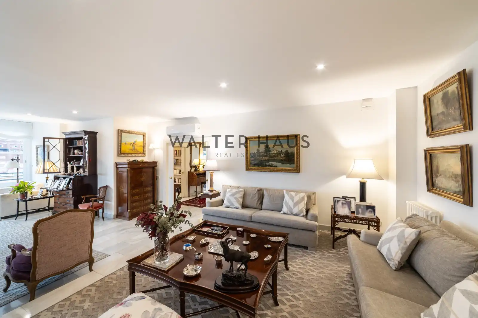 Sala d'estar de Dúplex en venda en Madrid amb Aire condicionat, Terrassa i Traster