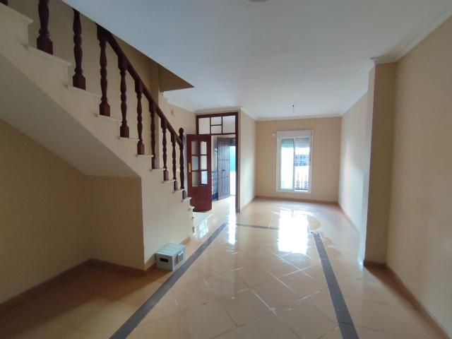 Casa adosada en venta en Los Palacios y Villafranca con Terraza