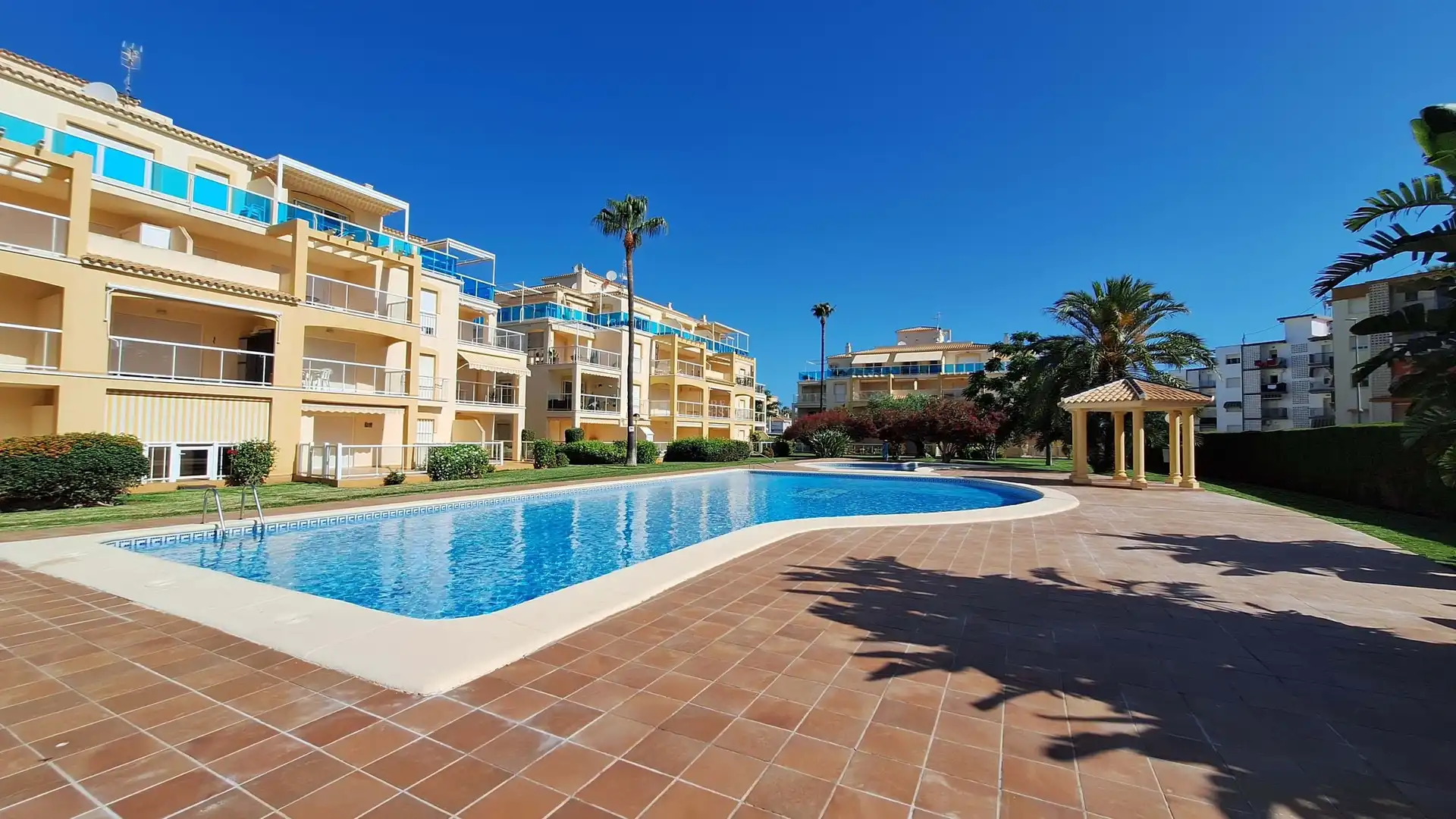 Piscina de Piso en venta en Dénia con Aire acondicionado, Terraza y Piscina