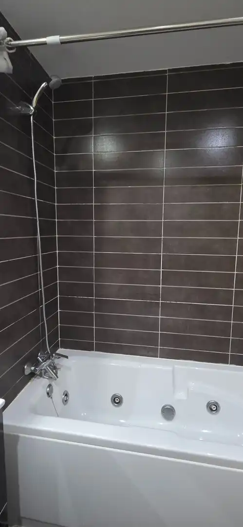 Badezimmer von Haus oder Chalet zum Verkauf in Ugena mit Klimaanlage, Heizung und Privatgarten