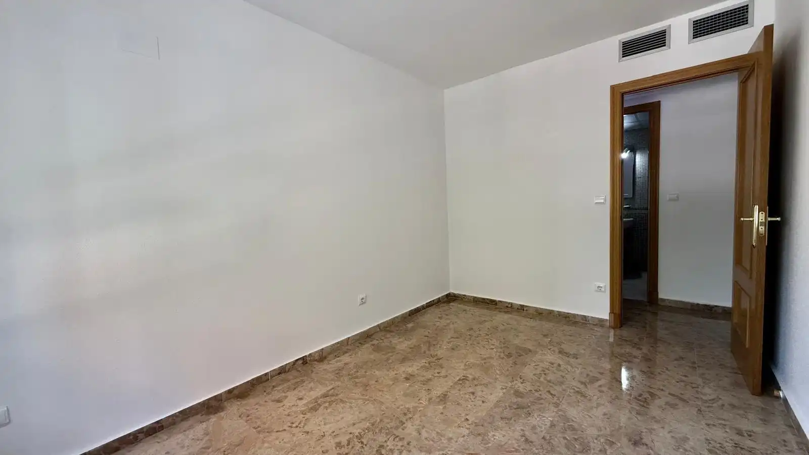 Flat for rent in Zaragoza  with Heating, Terrace and Storage room