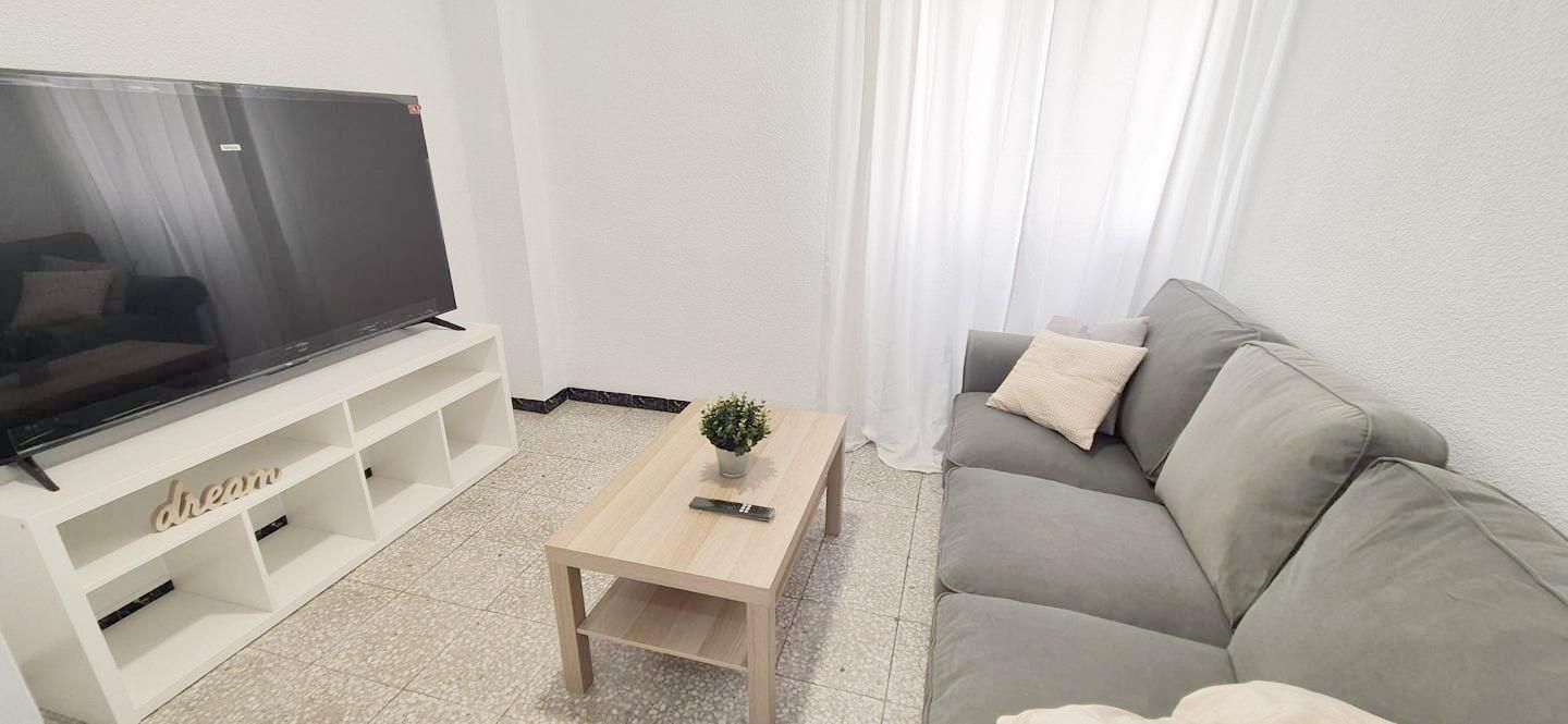 Sala d'estar de Pis de lloguer en Elche / Elx amb Moblat i Balcó