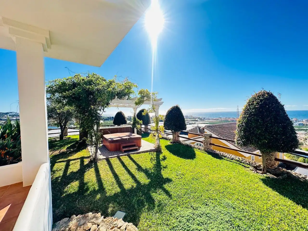 Terrassa de Casa o xalet en venda en Torrox amb Aire condicionat, Jardí privat i Traster