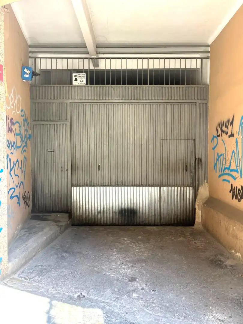 Vista exterior de Garaje en venta en L'Hospitalet de Llobregat