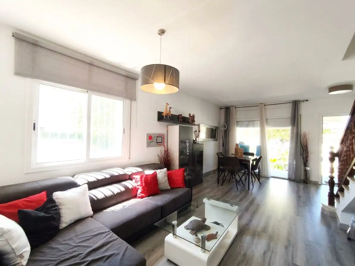Semi-detached house for sale in El Castell de Cubelles, imagen 3