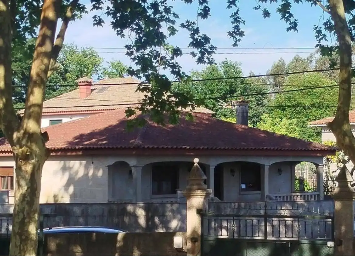 Außenansicht von Haus oder Chalet zur Miete in Tui mit Heizung, Privatgarten und Möbliert