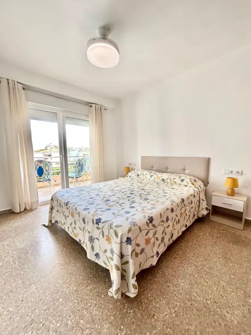 Dormitori de Apartament de lloguer en La Pobla de Farnals amb Aire condicionat, Terrassa i Moblat
