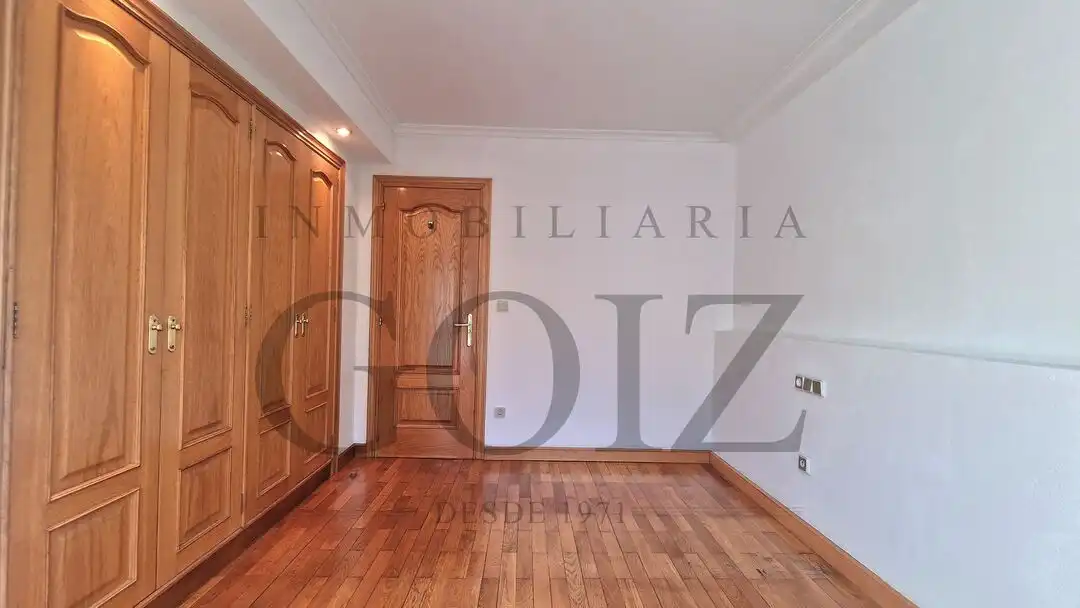 Habitación de Piso en venta en Donostia - San Sebastián  con Calefacción y Balcón