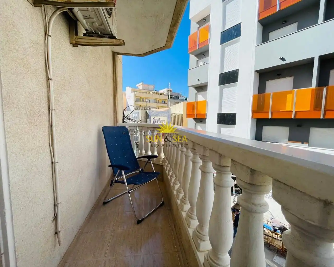 Terraza de Apartamento de alquiler en Torrevieja con Aire acondicionado, Calefacción y Piscina
