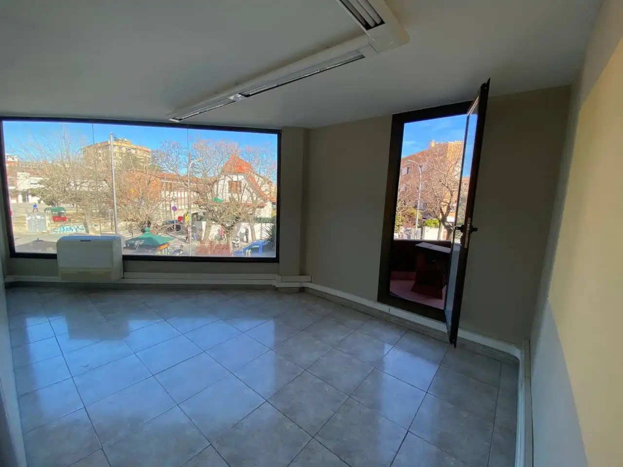 Gewerbefläche zur Miete in Avenida Sant Iscle, imagen 11