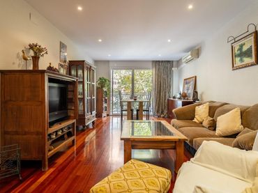 Piso con balcón en venta en GRAL MORAGUES