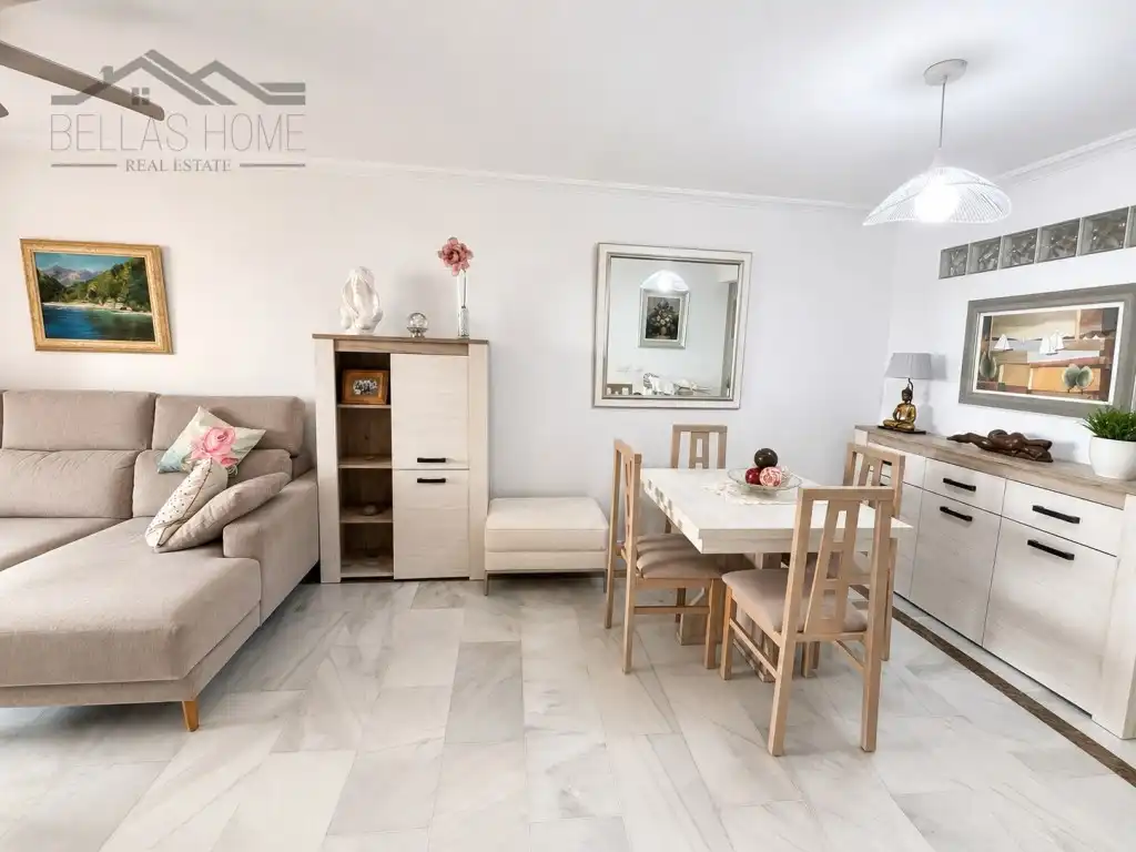 Sala d'estar de Dúplex en venda en Casares amb Terrassa, Piscina i Moblat