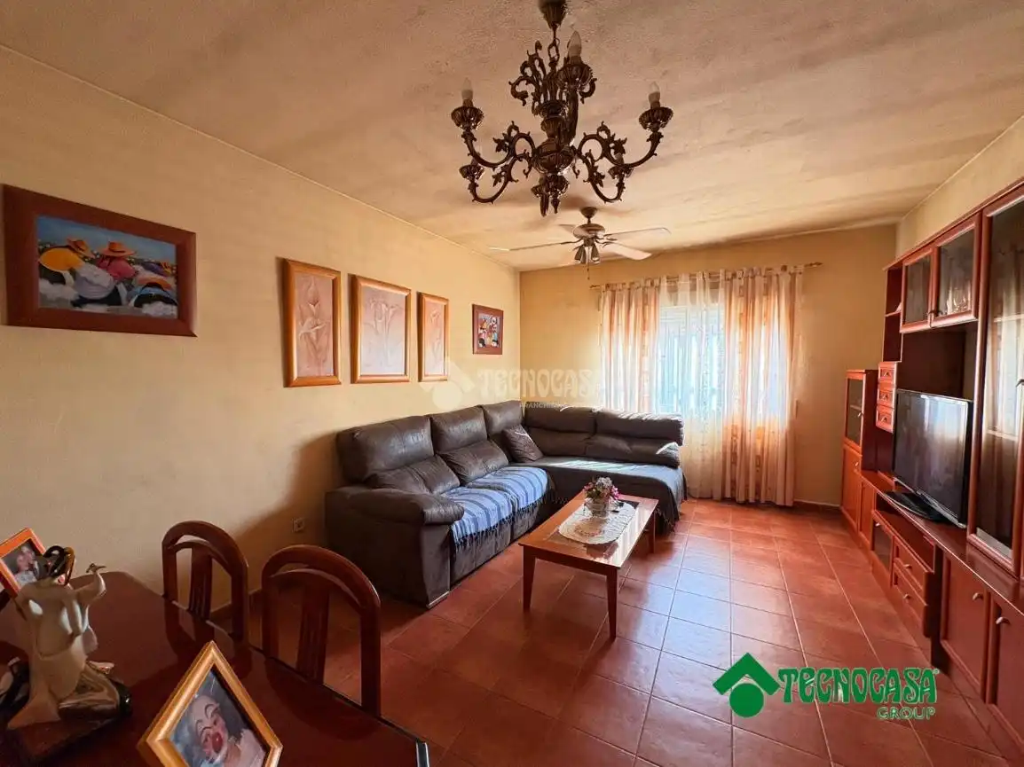 Sala d'estar de Casa adosada en venda en Erustes