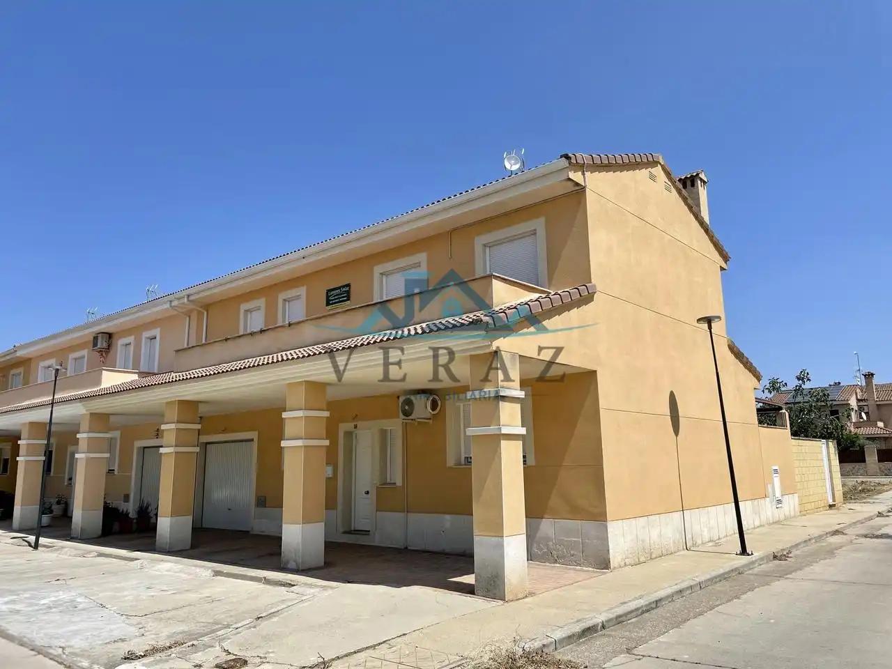 Vista exterior de Casa adosada en venda en Calera y Chozas amb Aire condicionat, Calefacció i Terrassa