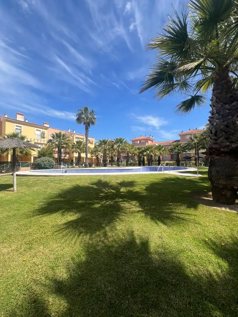 Piscina de Casa adosada en venta en Islantilla con Jardín privado, Trastero y Piscina comunitaria