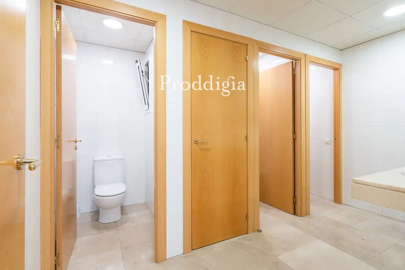 Baño de Oficina de alquiler en Barcelona con Aire acondicionado y Calefacción