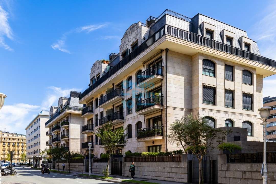 Vista exterior de Pis en venda en Donostia - San Sebastián  amb Calefacció i Terrassa
