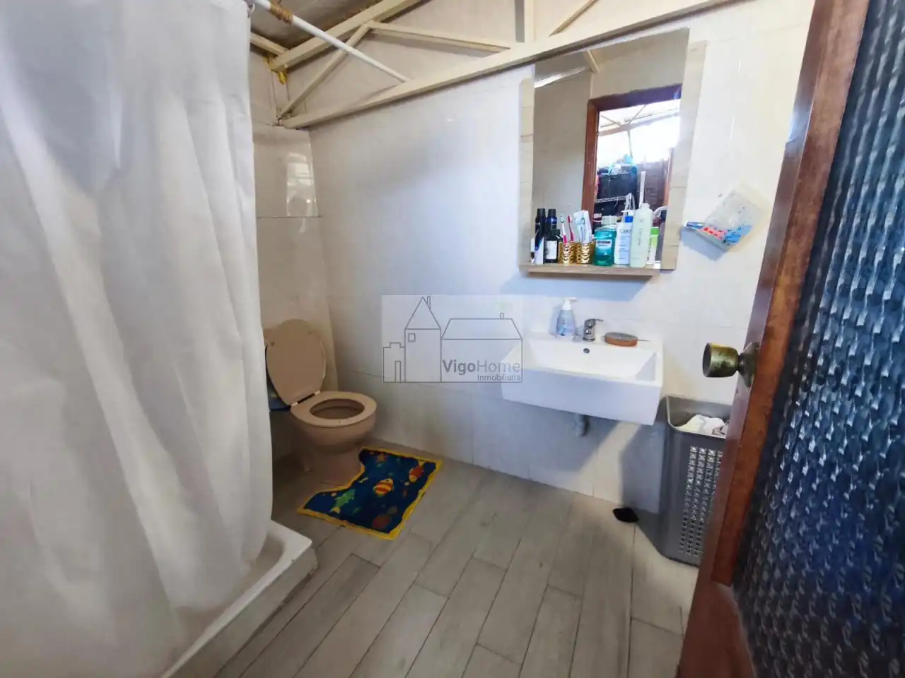 Baño de Piso en venta en Vigo  con Calefacción, Terraza y Trastero