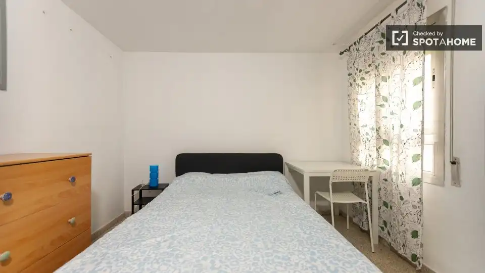 Habitación de Piso de alquiler en Valencia con Aire acondicionado, Calefacción y Amueblado