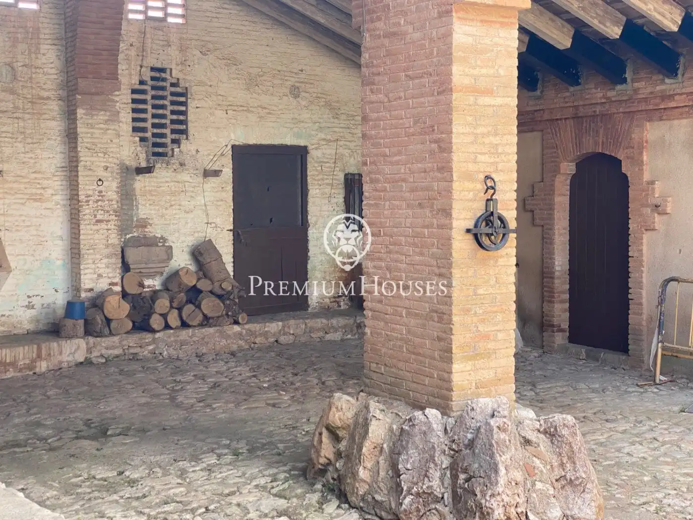 Exterior view of Country homes for sale in Sant Pere de Ribes  with Private garden, Storage room and Balcony