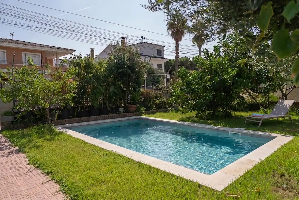 Piscina de Casa o xalet en venda en Pineda de Mar amb Aire condicionat, Calefacció i Traster