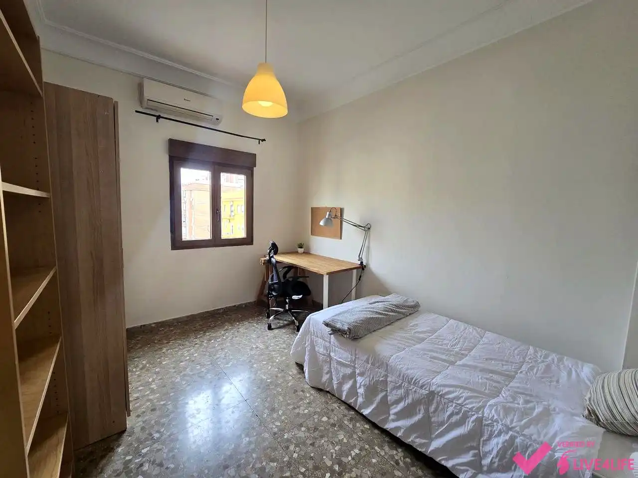 Bedroom of Flat for rent in Sevilla  with Air Conditioner, Terrace and Furnished