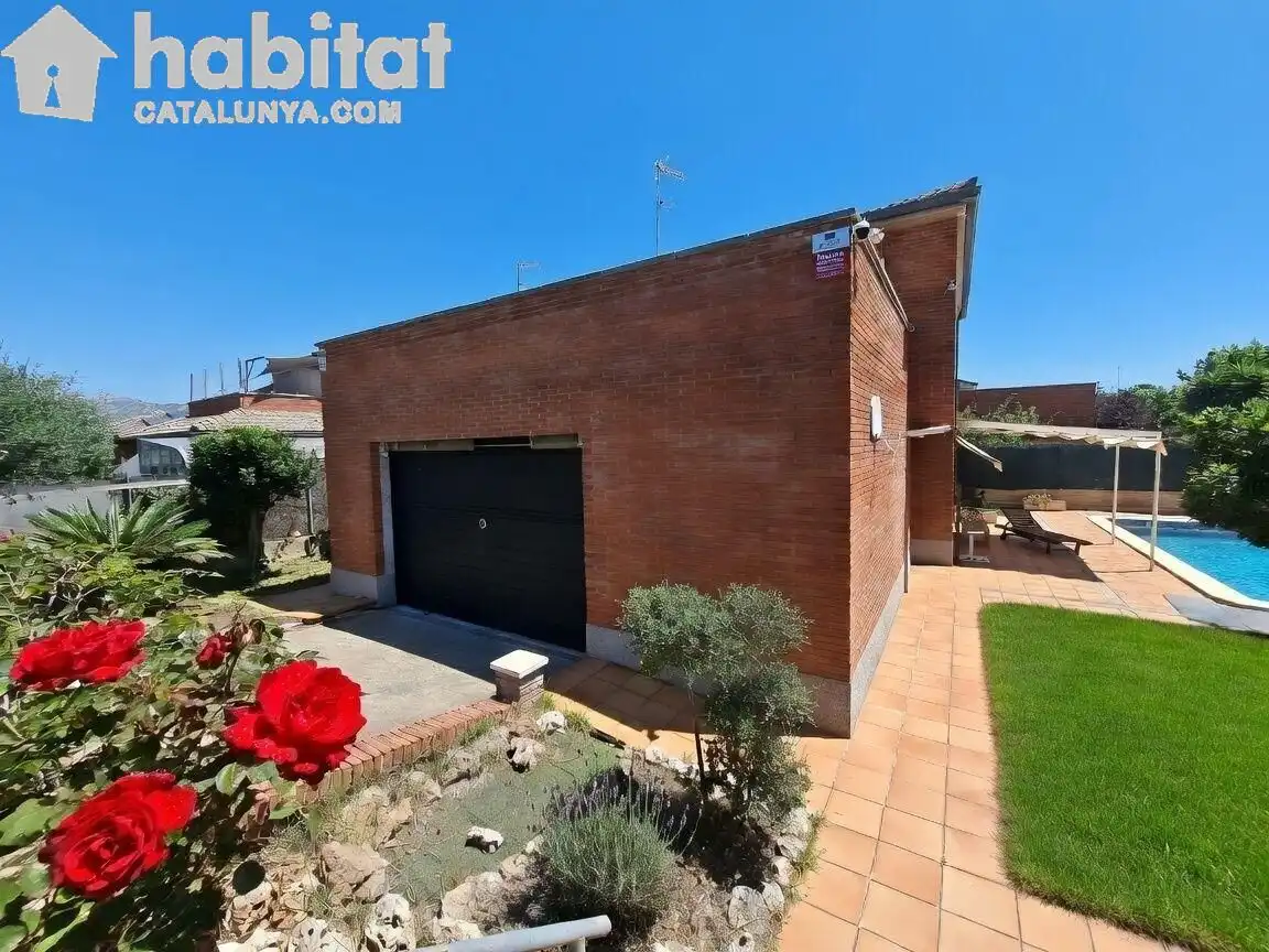 Vista exterior de Casa o xalet en venda en Masquefa amb Aire condicionat, Calefacció i Jardí privat