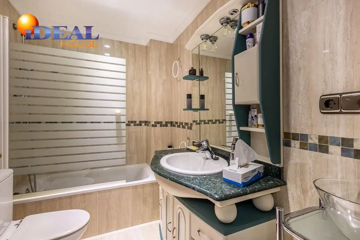 Piso con ascensor en venta en Calle ARQUITECTO JIMENEZ LACAL, imagen 24