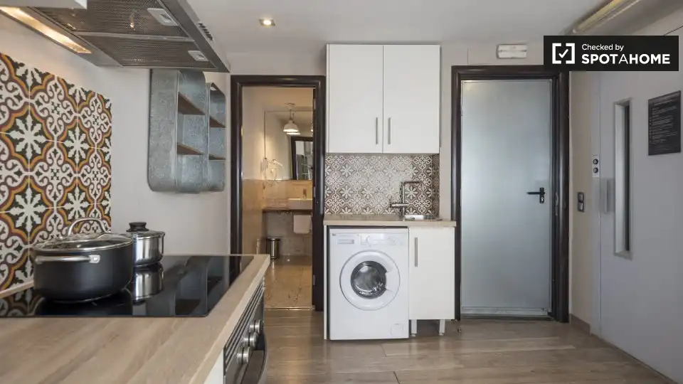 Flat with terrace to rent in Ciutat Vella, imagen 9