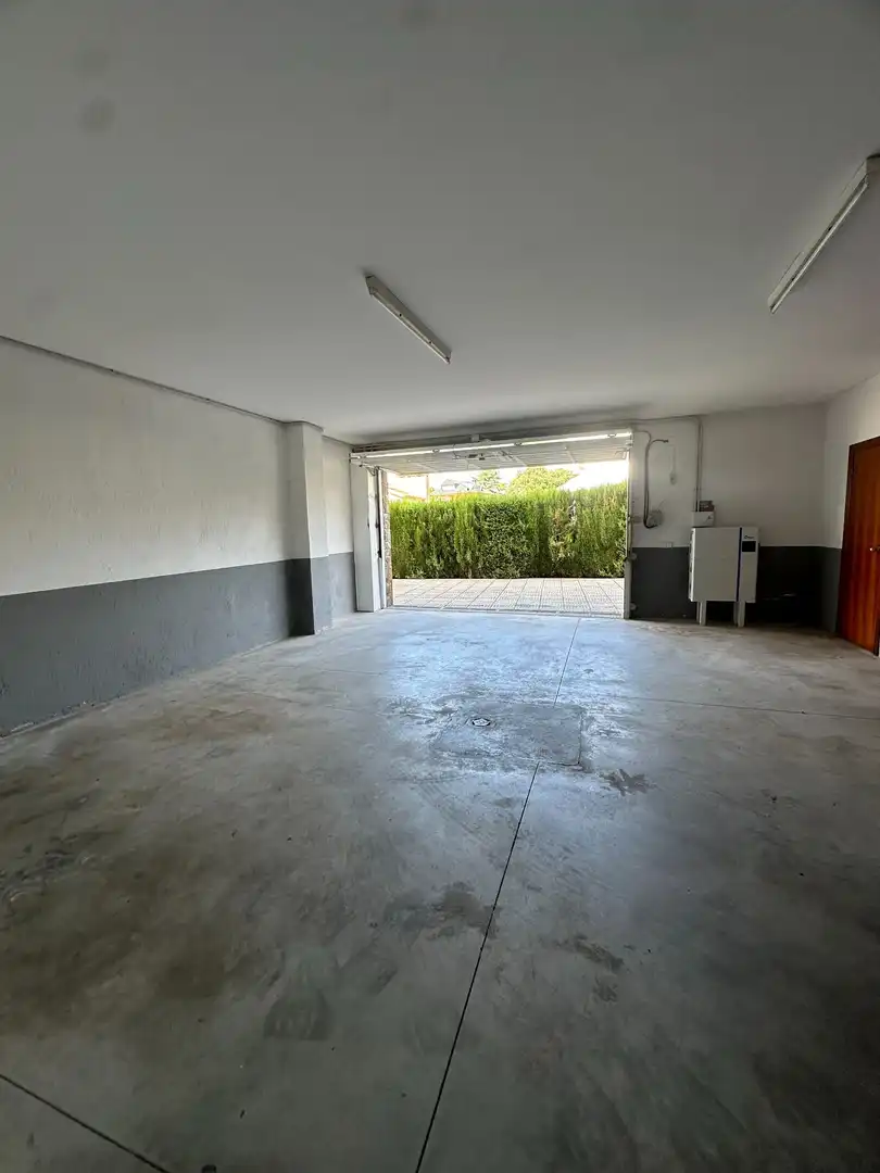Parking de Casa o chalet en venta en Montornès del Vallès con Aire acondicionado, Calefacción y Jardín privado