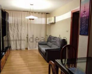 Living room of Flat to rent in  Granada Capital  with Air Conditioner, Heating and Balcony