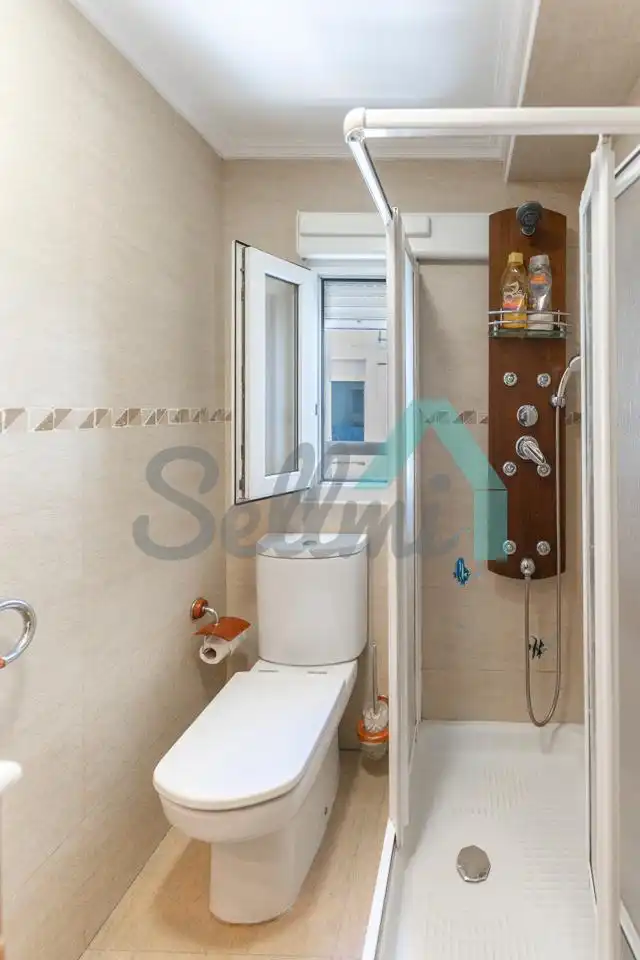 Bathroom of Flat for rent in Gijón   with Heating, Furnished and Internet