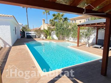 Xalet amb piscina en venda a CL VELAZQUEZ 5