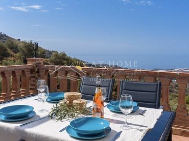 Casa con piscina en venta en Torrox Pueblo