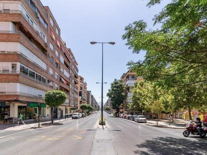 Exterior view of Flat for sale in  Granada Capital