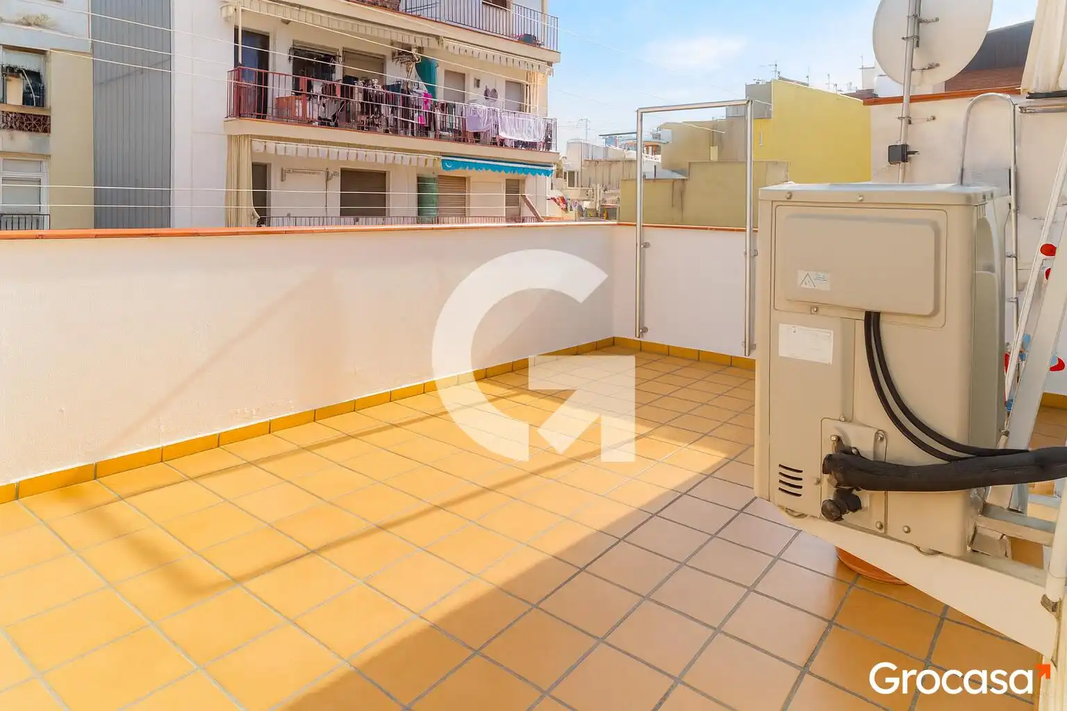 Terrasse von Maisonette zum Verkauf in Vilanova i la Geltrú mit Klimaanlage, Heizung und Terrasse