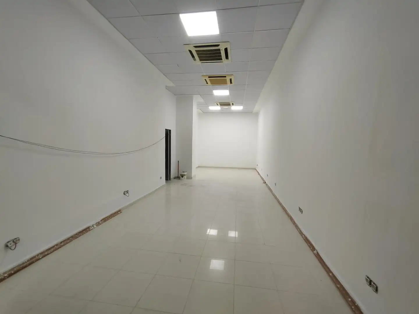 Local comercial de lloguer a Calle arabial 45, imagen 2