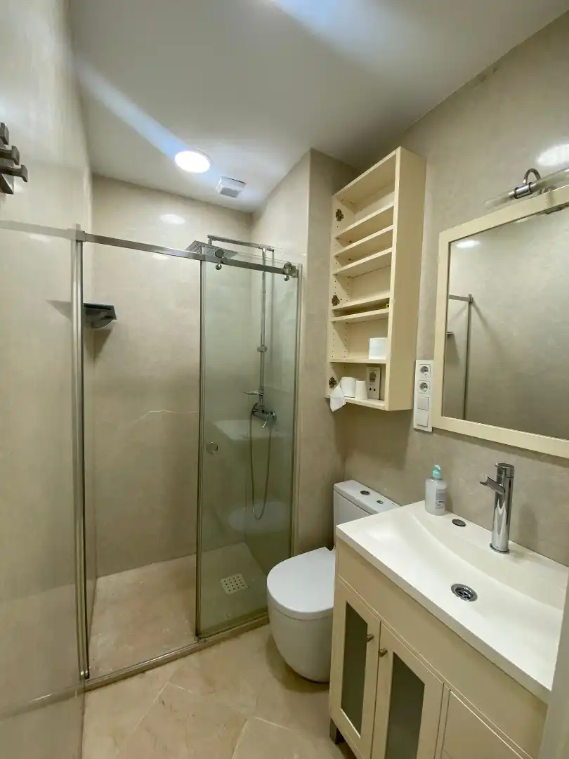 Baño de Piso en venta en Sevilla con Aire acondicionado, Trastero y Amueblado