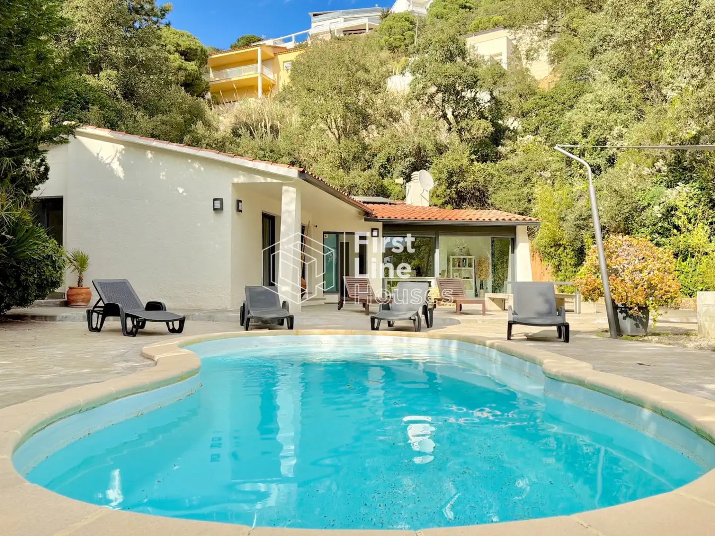 Casa amb piscina en venda a Serra Brava