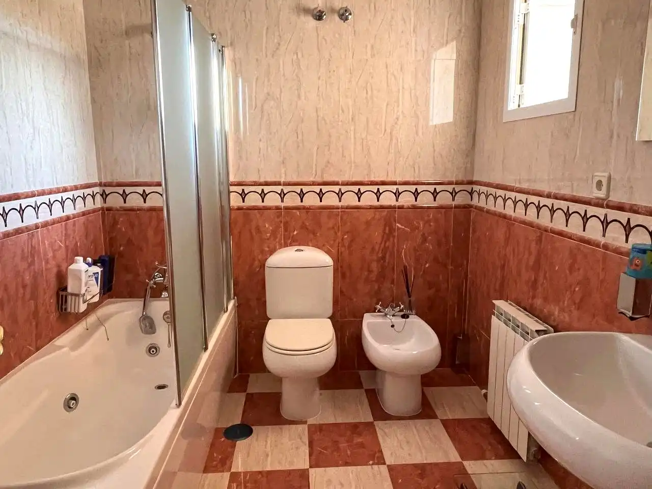 Bany de Casa o xalet en venda en Peligros amb Aire condicionat, Calefacció i Jardí privat
