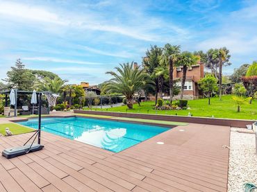Villa mit Pool zum Verkauf in RIANSARES