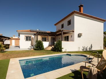 Chalet con balcón en venta en Campo de Mijas