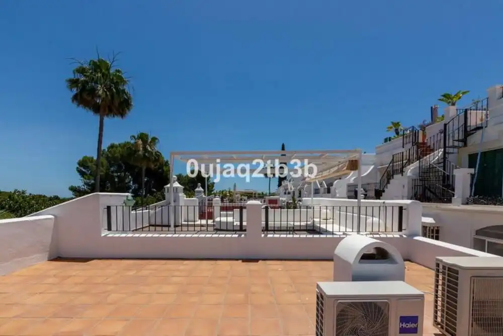 Vista exterior de Casa adosada de alquiler en Marbella con Aire acondicionado, Jardín privado y Terraza