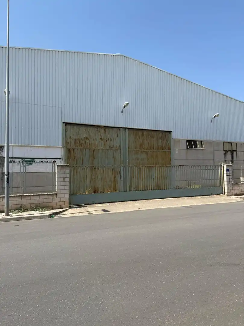 Vista exterior de Nave industrial en venta en La Carolina