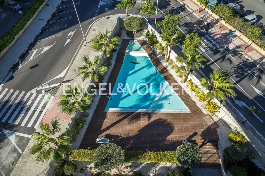 Schwimmbecken von Wohnung zum Verkauf in Alicante / Alacant mit Klimaanlage, Heizung und Terrasse