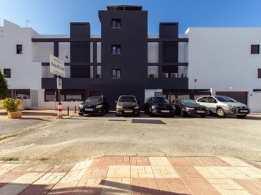 Apartamento con piscina en venta en La Carihuela - Los Nidos