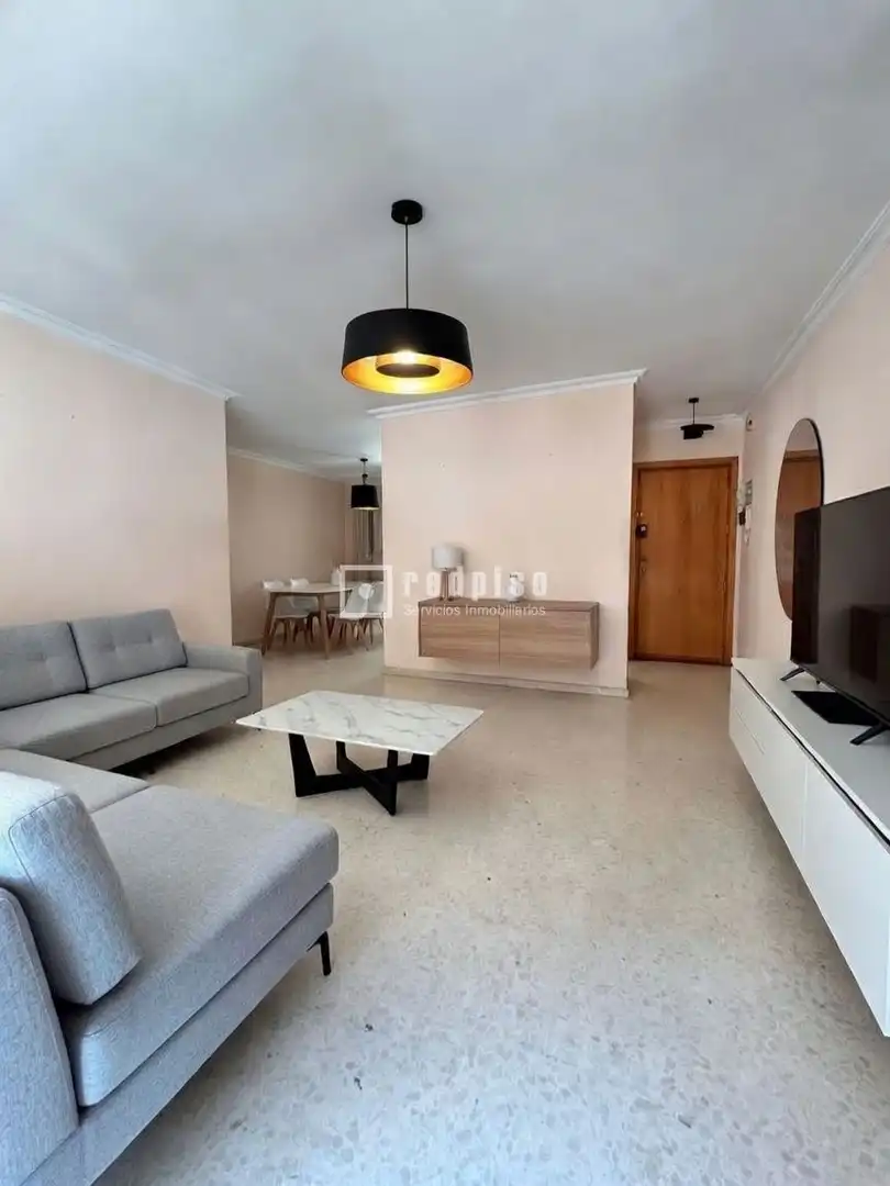 Sala de estar de Piso en venta en Mairena del Aljarafe con Aire acondicionado