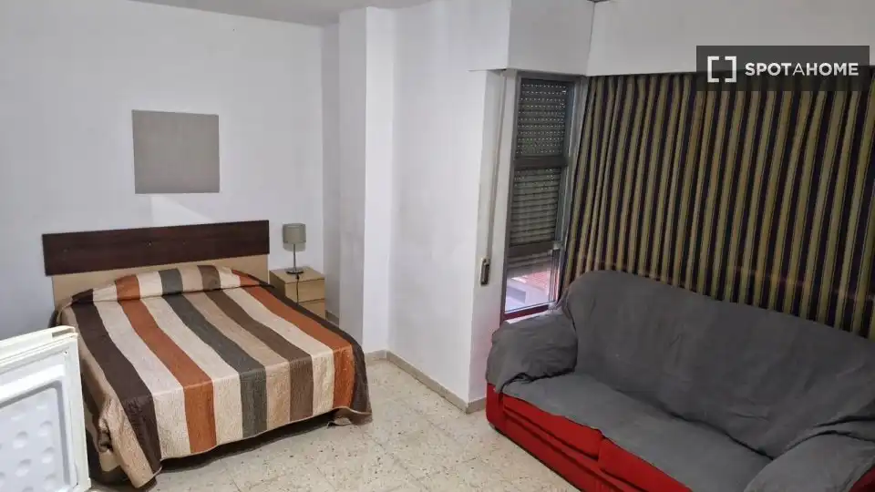 Bedroom of Flat for rent in Madrid  with Air Conditioner, Heating and Furnished
