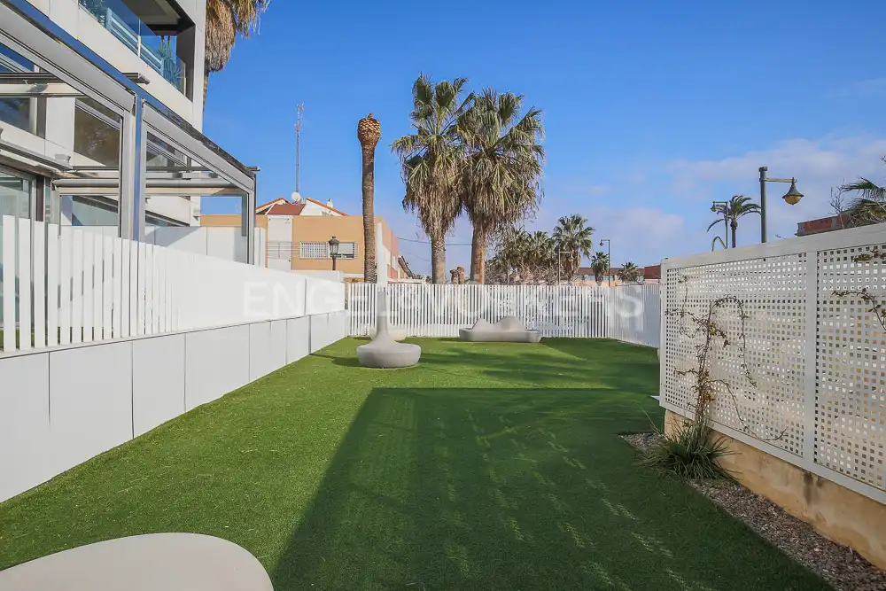 Wohnung zur Miete in Calle Isabel de Villena, La Malva-rosa