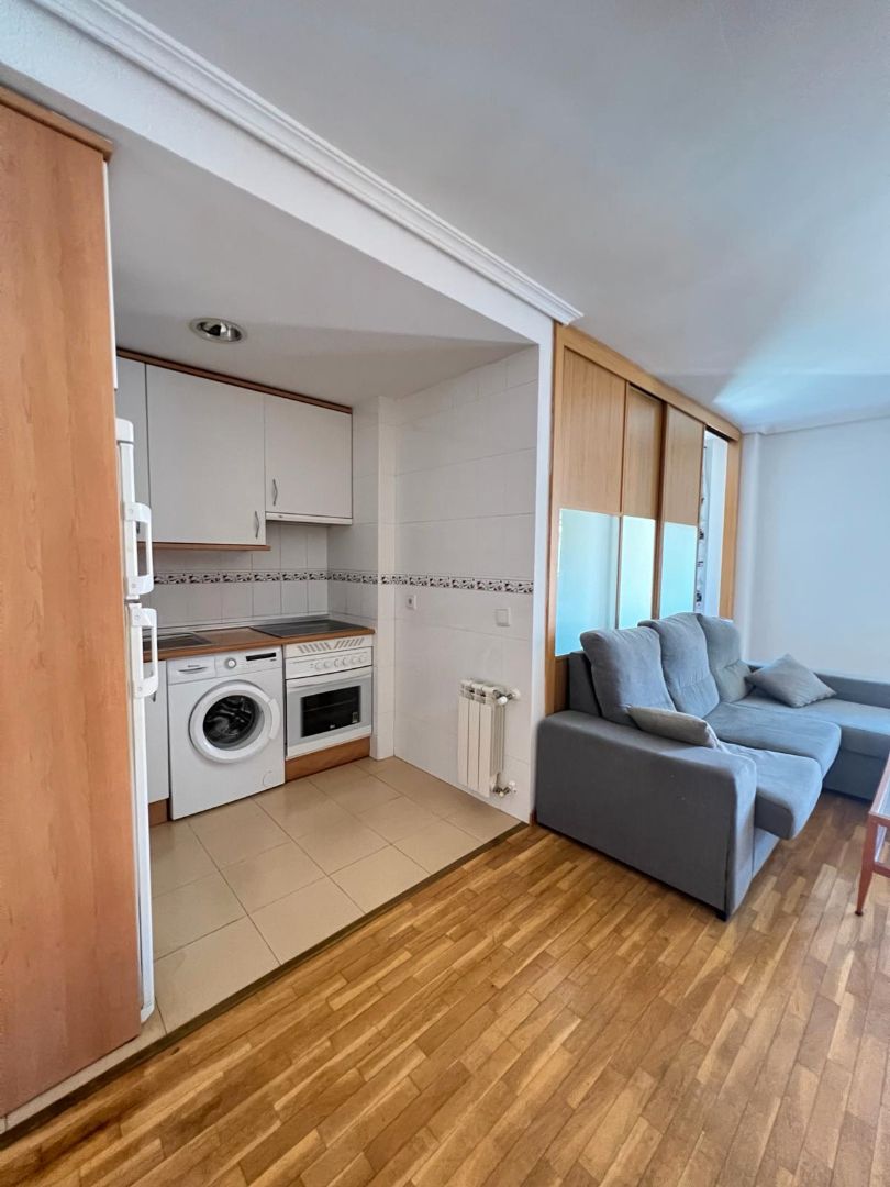 Cuina de Apartament de lloguer en Ciudad Real Capital amb Aire condicionat, Calefacció i Moblat